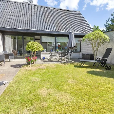 Three-bedroom Holiday In * Hals